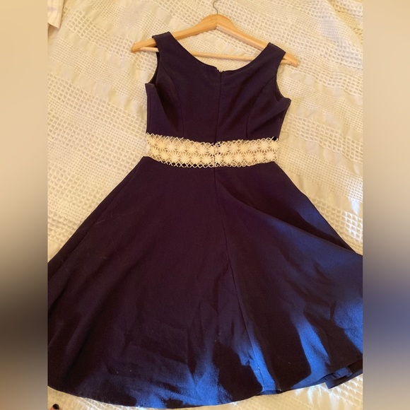 Alythea dress, size small, navy with cream. - Picture 4 of 5